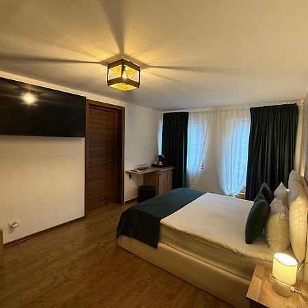 Hotel Conacul Radacinilor Petroşani Exterior foto